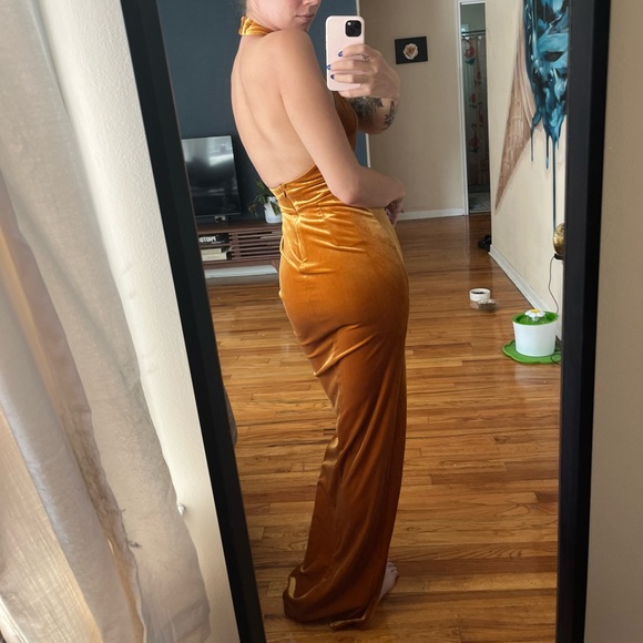 NWT Michael Costello x Revolve velvet halter dress - Picture 3 of 4